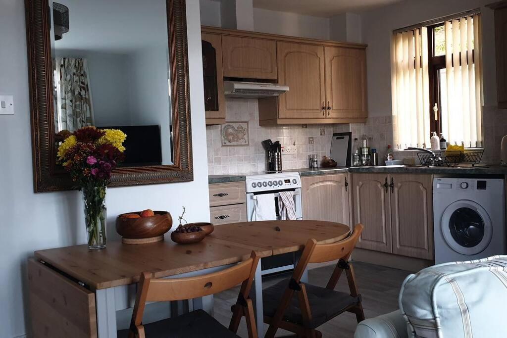 Seafront Apartment, Ground Floor, Free Parking Нюкасъл Екстериор снимка