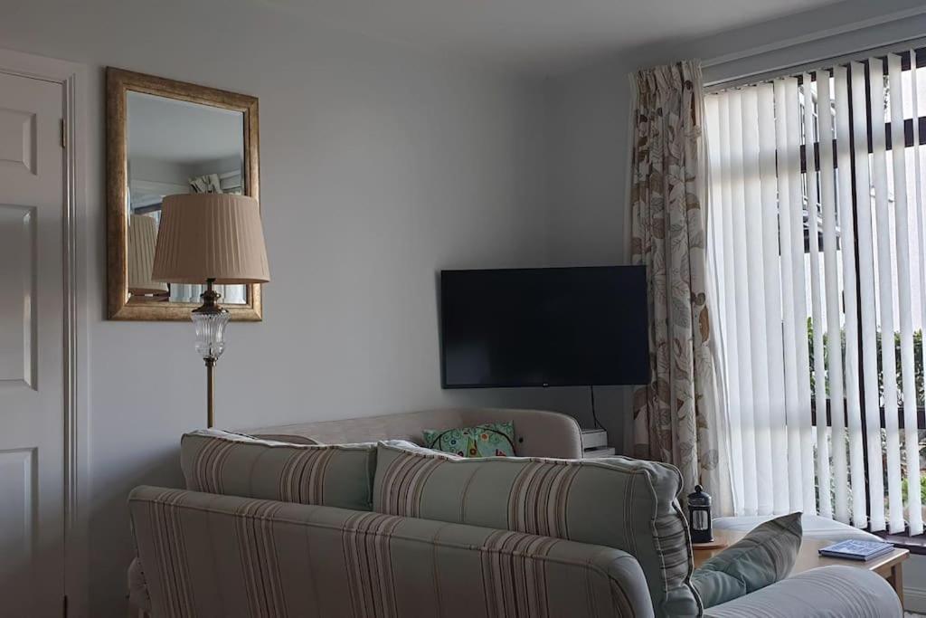 Seafront Apartment, Ground Floor, Free Parking Нюкасъл Екстериор снимка