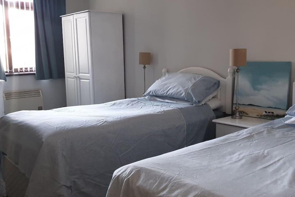 Seafront Apartment, Ground Floor, Free Parking Нюкасъл Екстериор снимка